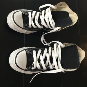 NWOT Converses - Women’s Size 6